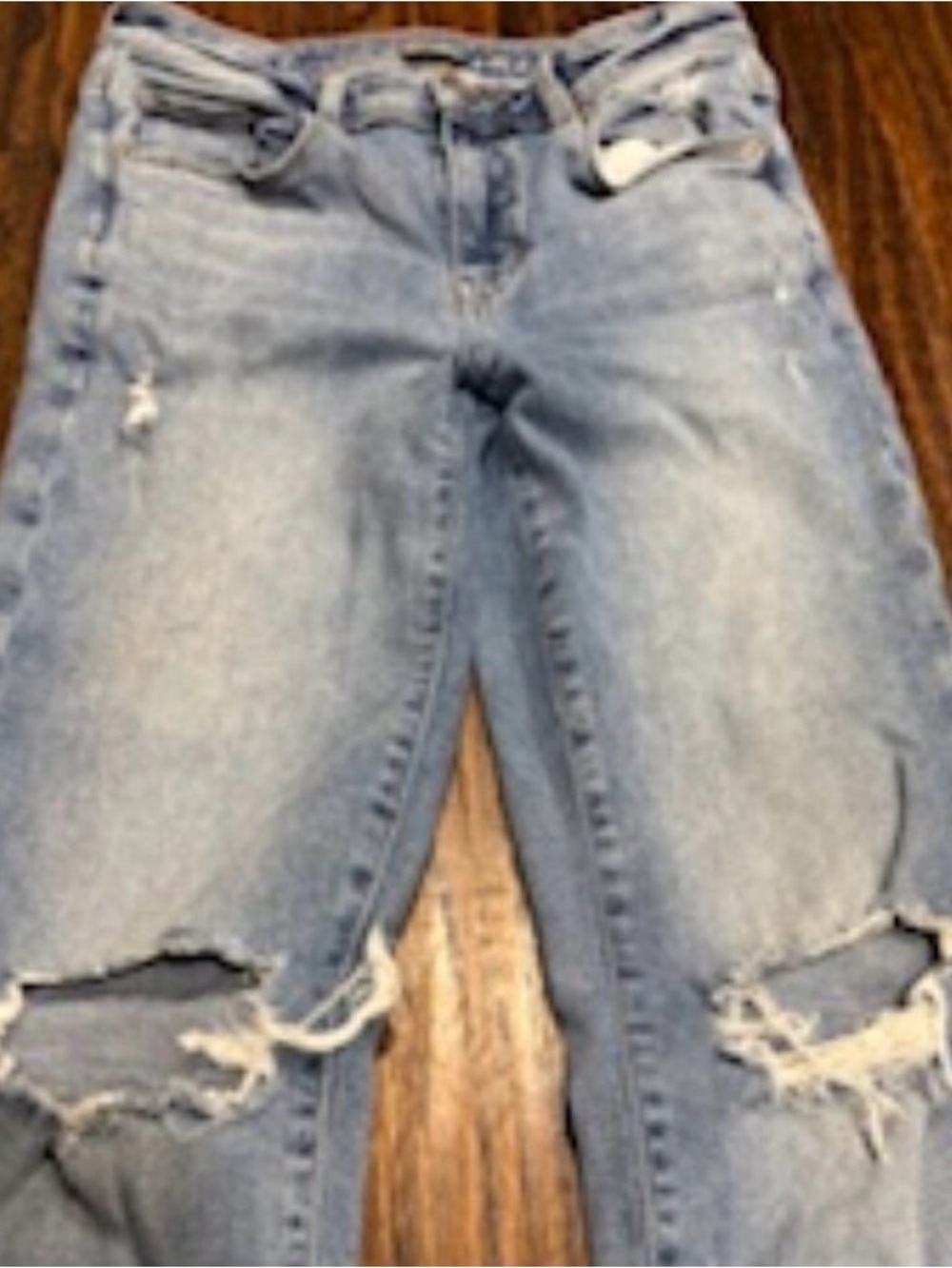 Women’s American Eagle Distressed Light Blue Ripped Jeans size 2